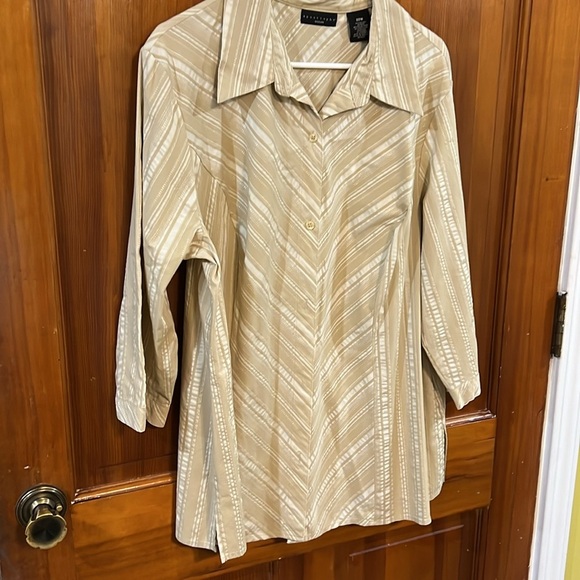Plus‎ Size Apostrophe Woman Size 22W Beige  & White Striped Button Down - Picture 2 of 8